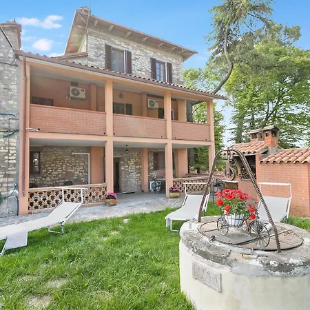 Borgo With Shared Pool And Garden